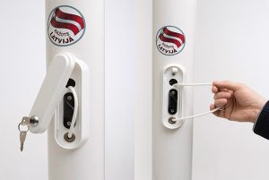 Slēdzenes sistēma karogu mastam